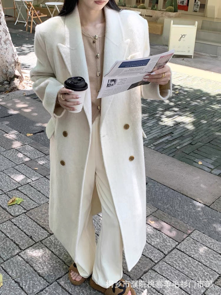 A high-end, elegant off-the-shoulder suit, and a niche French mid-length women's jacket-White